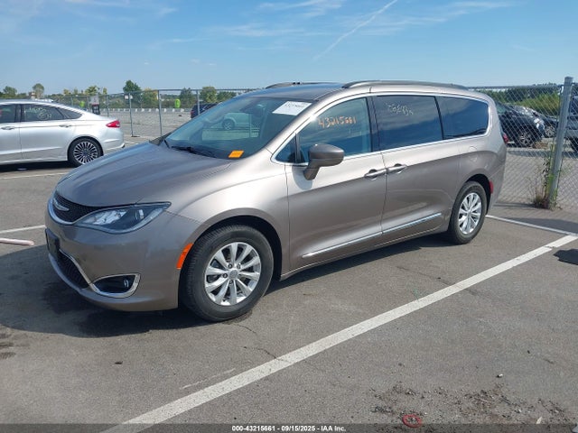 Chrysler Pacifica 2017 2C4RC1BG6HR577390 Image 2