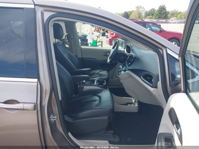 Chrysler Pacifica 2017 2C4RC1BG6HR577390 Image 5