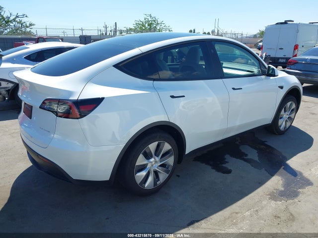 2023 TESLA MODEL Y 7SAYGDEE3PF913425 Photo 3