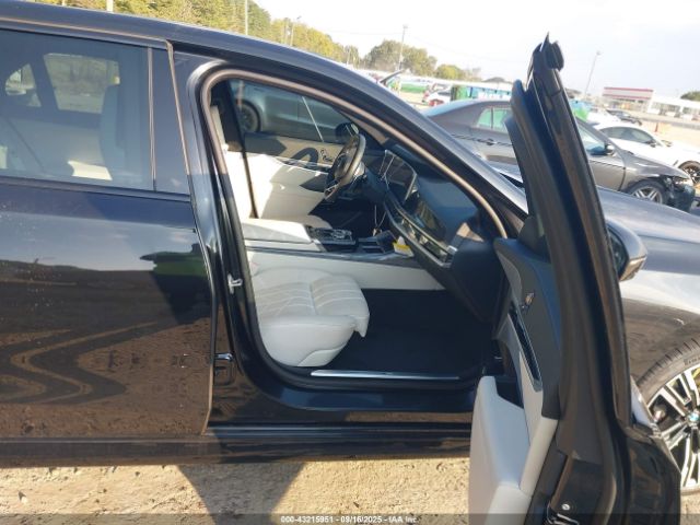 2023 BMW 760 WBA33EJ03PCM58220 Photo 4