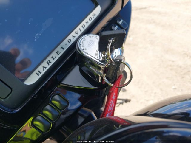 2018 HARLEY-DAVIDSON FLHX 1HD1KBC12JB634400 Photo 10