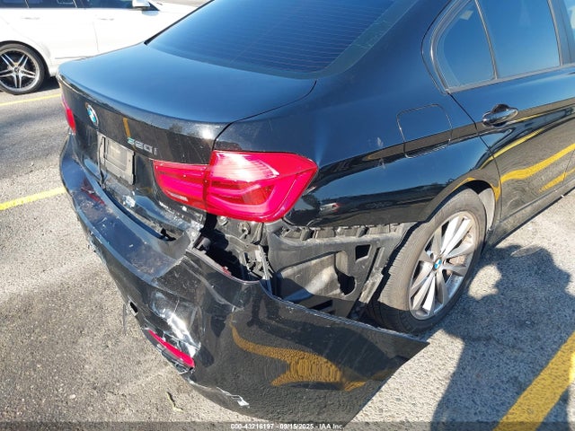 WBA8E1G31HNU16497 BMW 320i