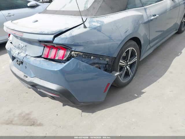 1FAGP8UH7R5140979 Ford 4v