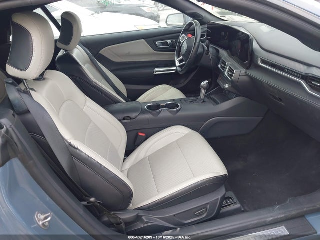 1FAGP8UH7R5140979 Ford 4v