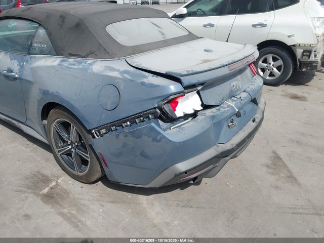 1FAGP8UH7R5140979 Ford 4v