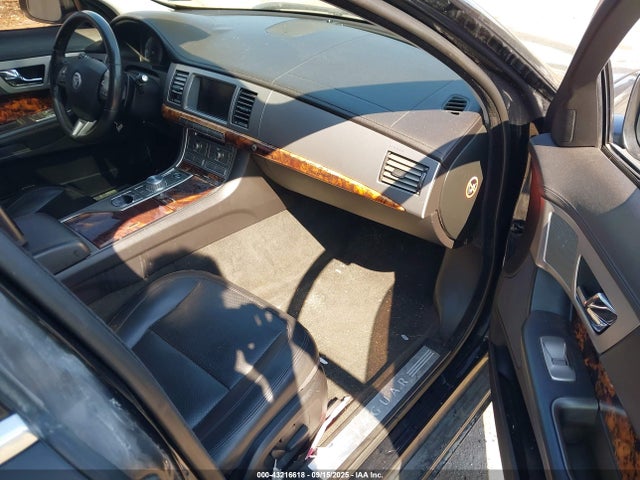 2011 JAGUAR XF SAJWA0GB2BLR81613 Photo 4
