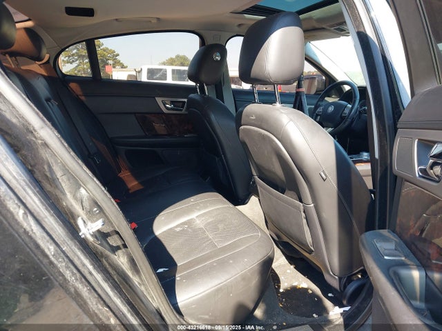 2011 JAGUAR XF SAJWA0GB2BLR81613 Photo 7