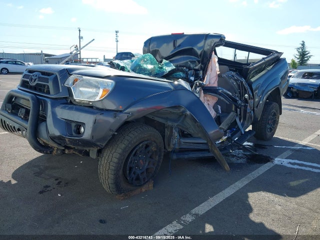 Toyota Tacoma Base V6 2015 3TMLU4EN7FM199812 Image 2