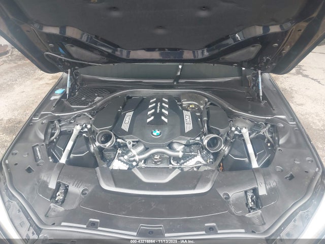 2022 BMW 750 WBA7U2C00NCG91224 Photo 9