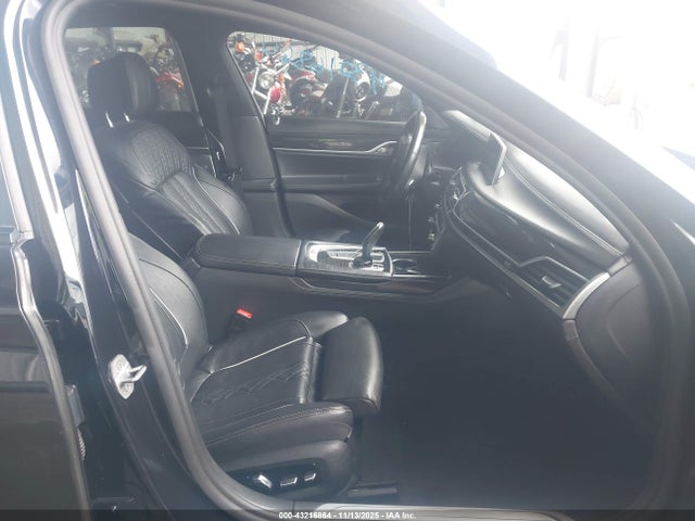 2022 BMW 750 WBA7U2C00NCG91224 Photo 4