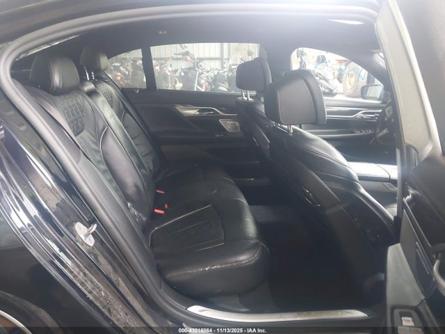 2022 BMW 750 WBA7U2C00NCG91224 Photo 7