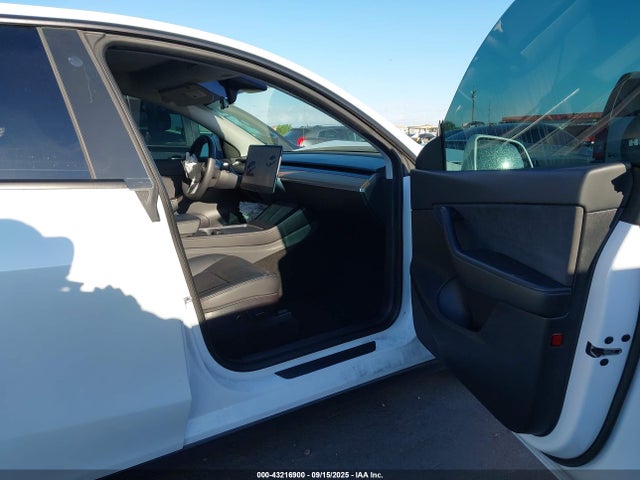 2021 TESLA MODEL Y 5YJYGDEE7MF138166 Photo 4