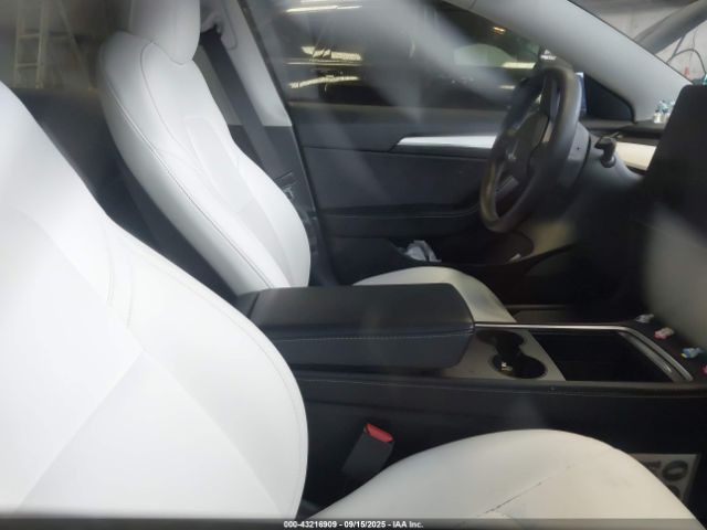 2021 TESLA MODEL 3 5YJ3E1EB1MF052047 Photo 4