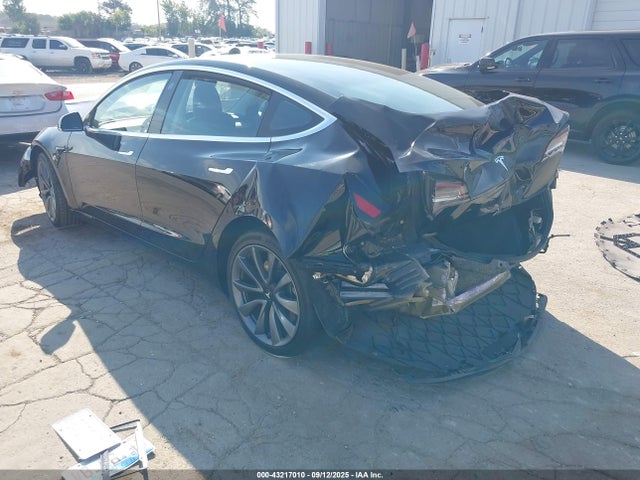 2018 TESLA MODEL 3 5YJ3E1EA7JF135825 Photo 2