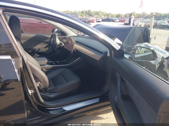 2018 TESLA MODEL 3 5YJ3E1EA7JF135825 Photo 4