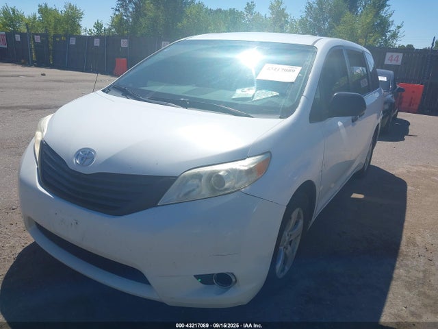 43217089 :رقم المزاد ، 5TDZK3DC3BS020296 vin ، 2011 Toyota Sienna Base V6 مزاد بيع