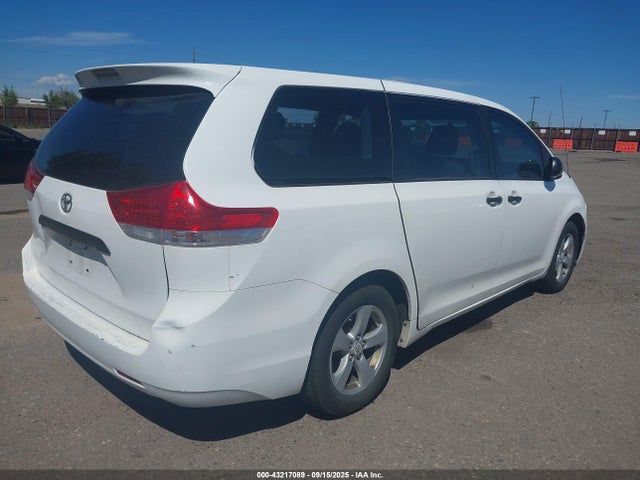43217089 :رقم المزاد ، 5TDZK3DC3BS020296 vin ، 2011 Toyota Sienna Base V6 مزاد بيع