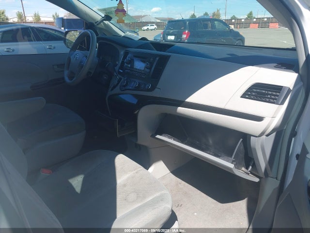 43217089 :رقم المزاد ، 5TDZK3DC3BS020296 vin ، 2011 Toyota Sienna Base V6 مزاد بيع