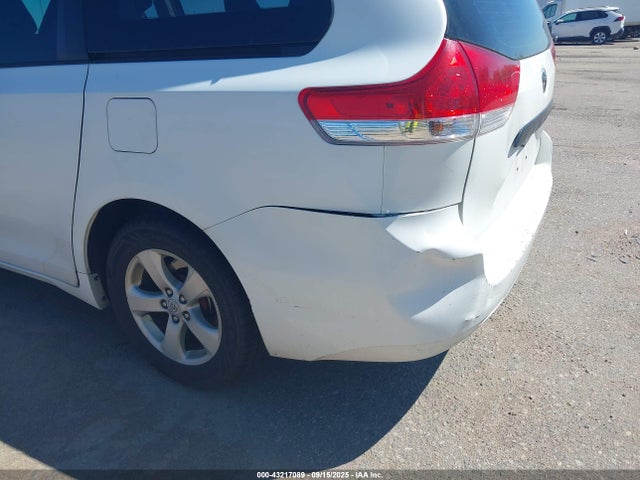 43217089 :رقم المزاد ، 5TDZK3DC3BS020296 vin ، 2011 Toyota Sienna Base V6 مزاد بيع