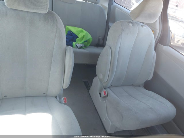 43217089 :رقم المزاد ، 5TDZK3DC3BS020296 vin ، 2011 Toyota Sienna Base V6 مزاد بيع