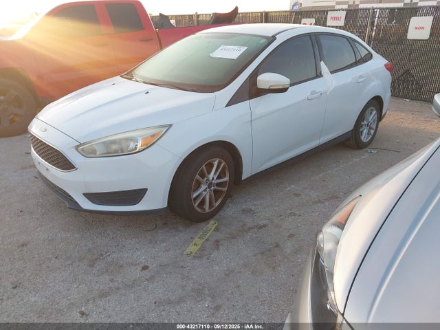 Ford Focus 2015 1FADP3F23FL316593 Image 2