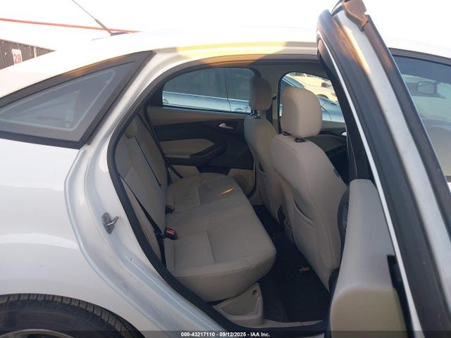 Ford Focus 2015 1FADP3F23FL316593 Image 8