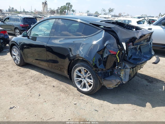 2024 TESLA MODEL Y 7SAYGDEE8RF078151 Photo 2
