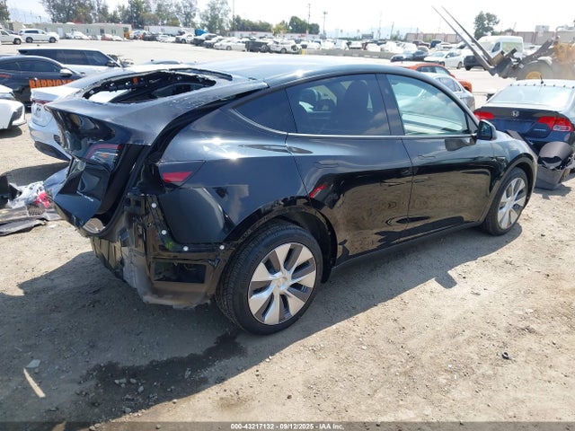 2024 TESLA MODEL Y 7SAYGDEE8RF078151 Photo 3