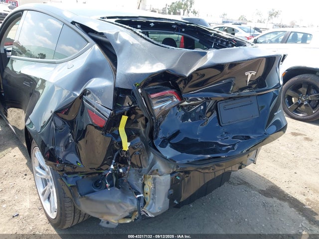 2024 TESLA MODEL Y 7SAYGDEE8RF078151 Photo 5