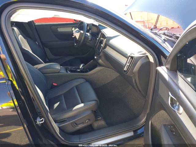 YV4L12ULXR2326994 Volvo Xc40 B5 Plus Dark Theme
