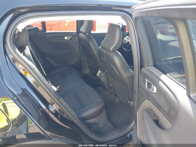 YV4L12ULXR2326994 Volvo Xc40 B5 Plus Dark Theme