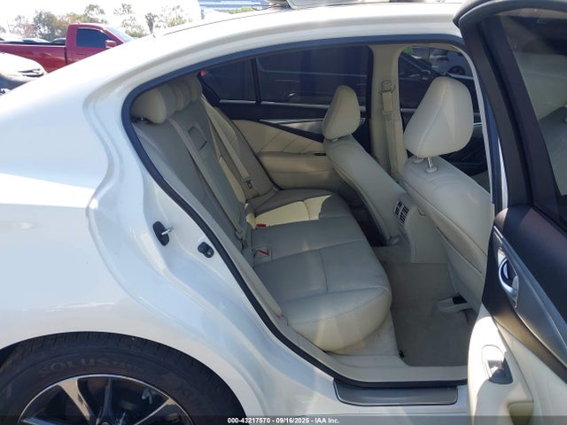 JN1BV7AP2FM350667 Infiniti 2015