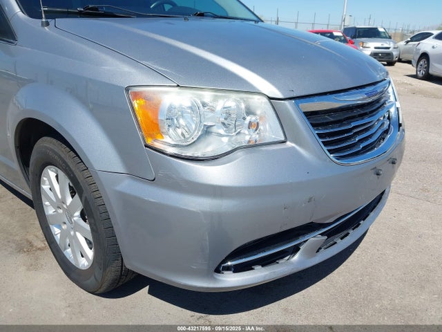 2C4RC1BG5ER443112 Chrysler Town and Country