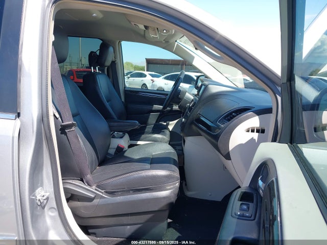 2C4RC1BG5ER443112 Chrysler Town and Country