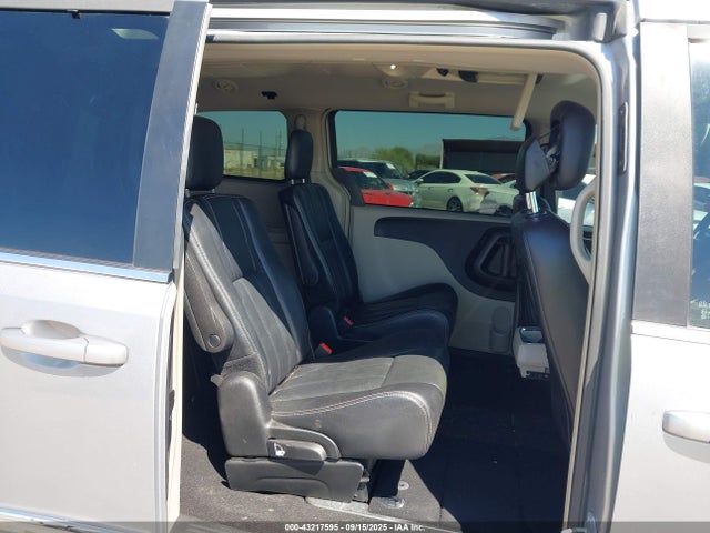 2C4RC1BG5ER443112 Chrysler Town and Country