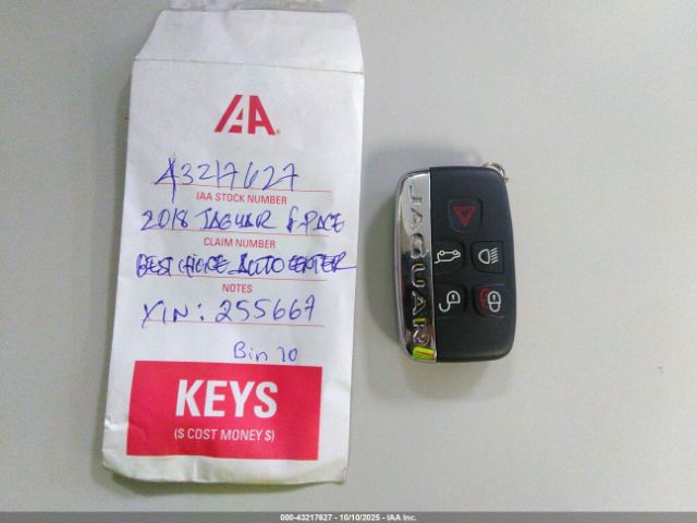 2018 JAGUAR F-PACE SADCJ2FXXJA255667 Photo 10