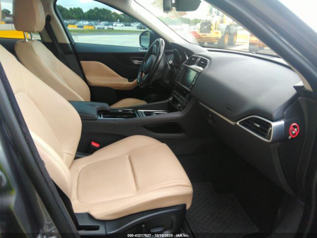 2018 JAGUAR F-PACE SADCJ2FXXJA255667 Photo 4
