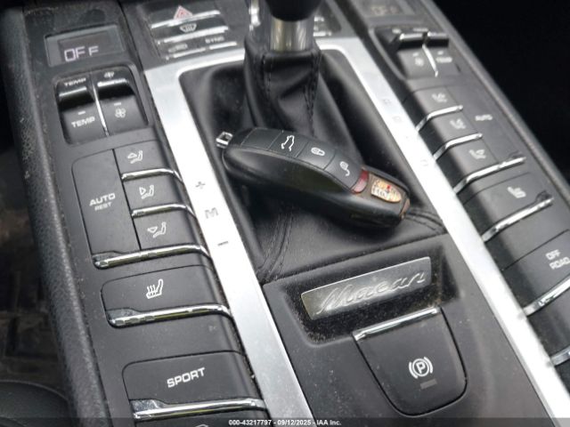 2017 PORSCHE MACAN WP1AB2A52HLB15549 Photo 10
