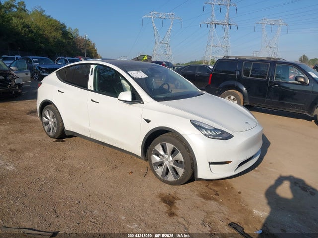 2023 TESLA MODEL Y 7SAYGAEEXPF589727 Photo 0