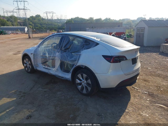 2023 TESLA MODEL Y 7SAYGAEEXPF589727 Photo 2