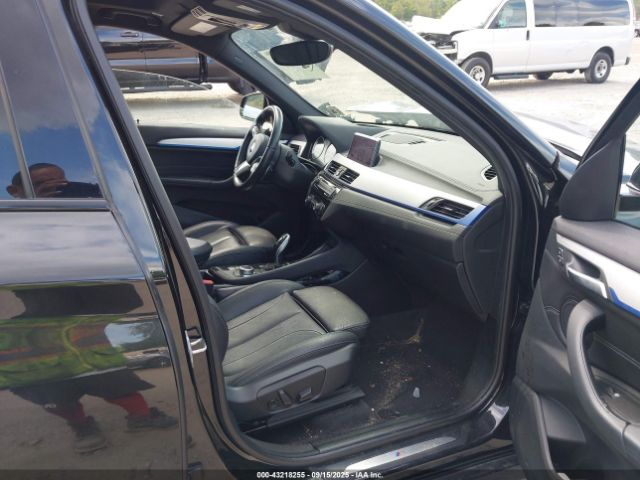 2021 BMW X1 WBXJG9C04M5S64768 Photo 4