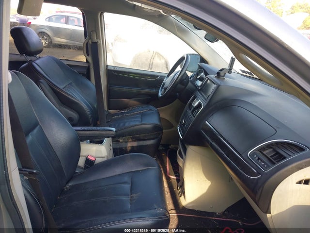 2C4RC1BGXER381299 Chrysler Town and Country