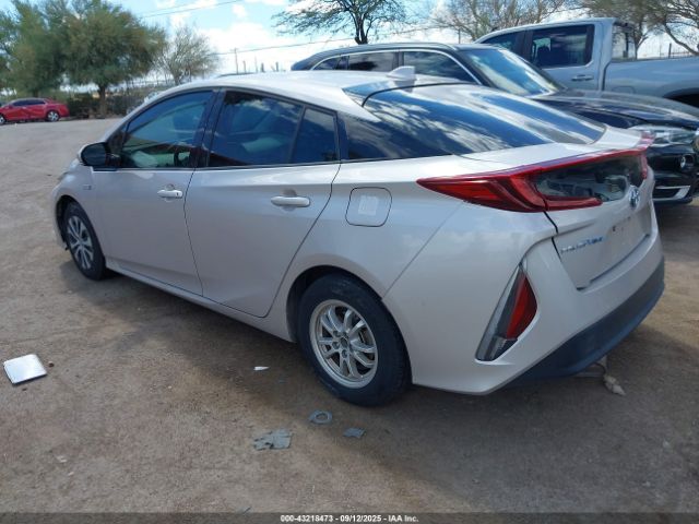 2020 TOYOTA PRIUS PRIME JTDKARFP5L3136433 Photo 2
