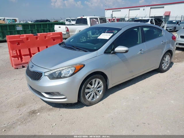 KIA Forte 2014 KNAFX4A85E5049185 Image 2