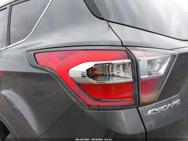 1FMCU0G99HUA95454 Ford Escape