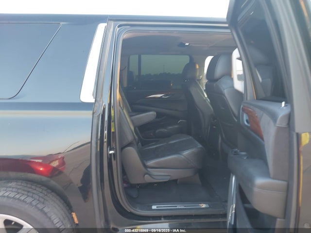 1GYS3SKJ7FR598328 Cadillac Escalade Esv Luxury