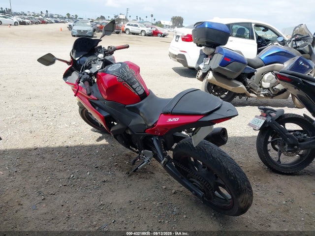 MH3RH06Y6FK008468 Yamaha 2015