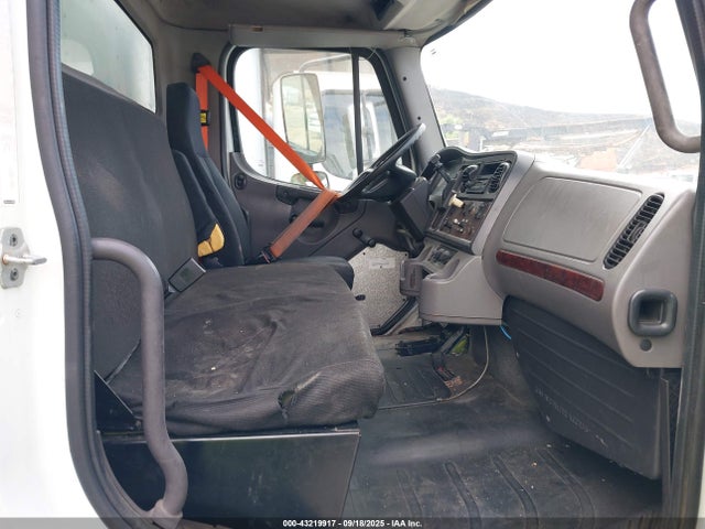 1FVACWDT2EHFM5989 Freightliner Cummins Isb