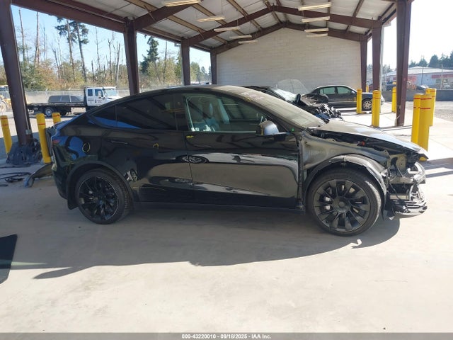 7SAYGAEE4PF932404 Tesla Model Y