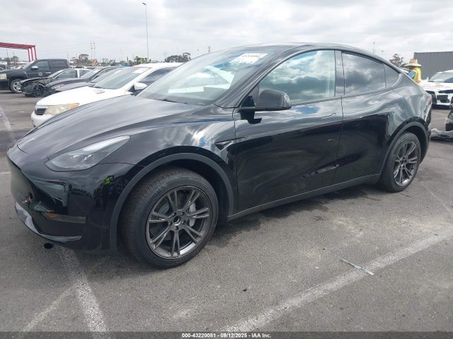 2024 TESLA MODEL Y 7SAYGDEDXRF111867 Photo 1